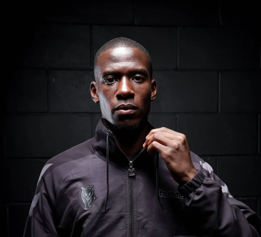 سندرلاند يضم موكيلي لـ4 مواسم