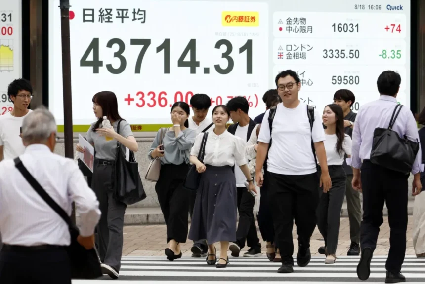 «نيكي» الياباني يتخلى عن أعلى مستوياته على الإطلاق ويغلق على انخفاض