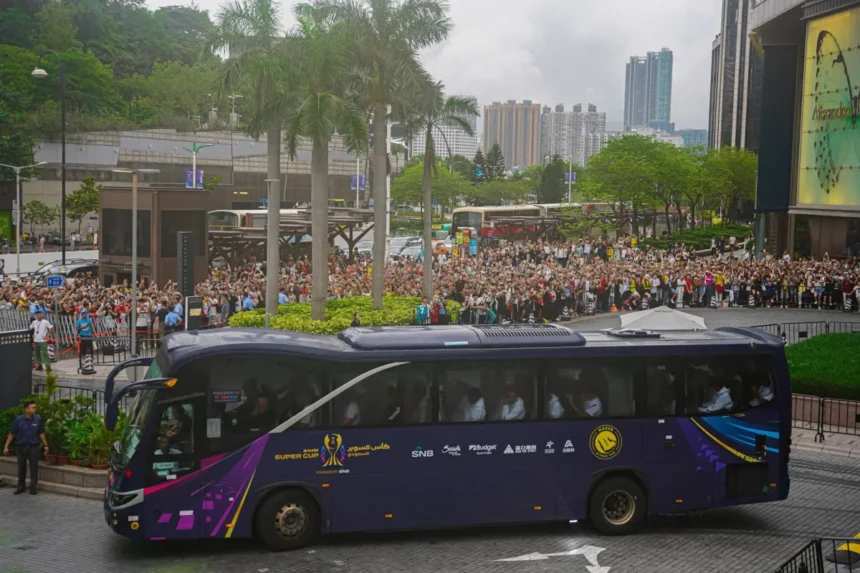 رونالدو يخطف أضواء السوبر في هونغ كونغ ... طوابير انتظار ورحلات للمشجعين