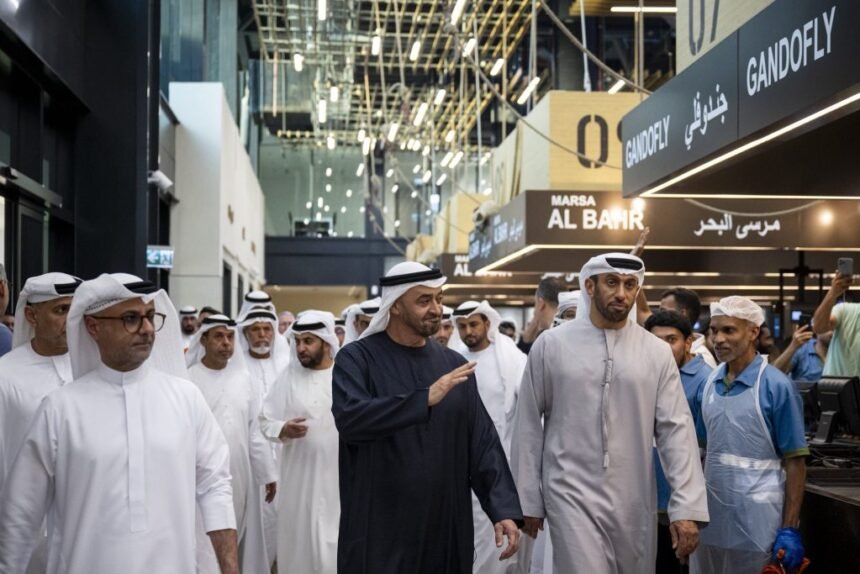 رئيس الدولة يتفقد مرافق سوق السمك بمنطقة ميناء زايد | نافذة الشرق رئيس الدولة يتفقد مرافق سوق السمك بمنطقة ميناء زايد | نافذة الشرق