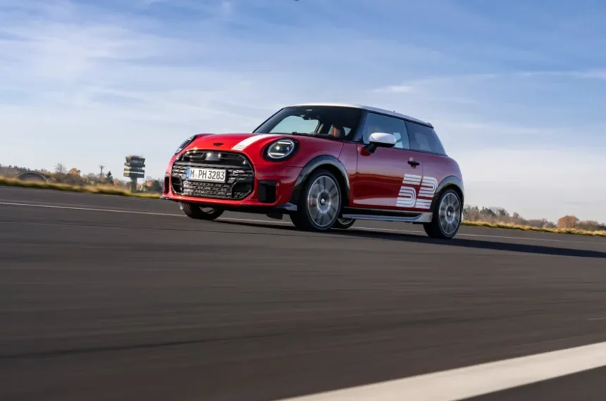 إصدار «MINI 1965 Victory Edition» يصل إلى السعودية احتفالاً بإحدى | نافذة الشرق